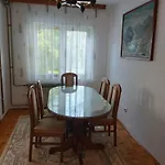 Urban Oasis In Διαμέρισμα Cazin